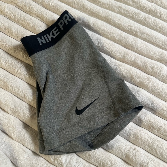 Nike Pro Heather Gray Training Shorts - Picture 1 of 4
